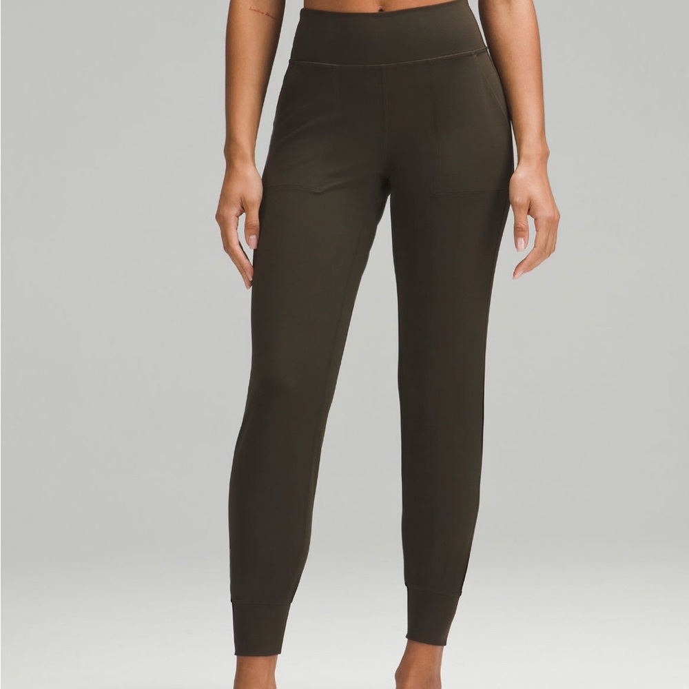 lululemon Align™M High-Rise Jogger
Full Length Sz 6z. Excellent used condition.